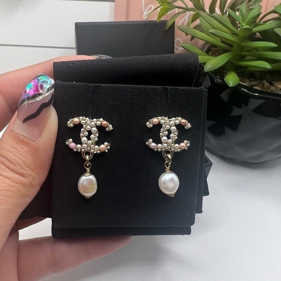 CHANEL Pink Pearl Crystal CC Dangle Earrings - Picture 2 of 9